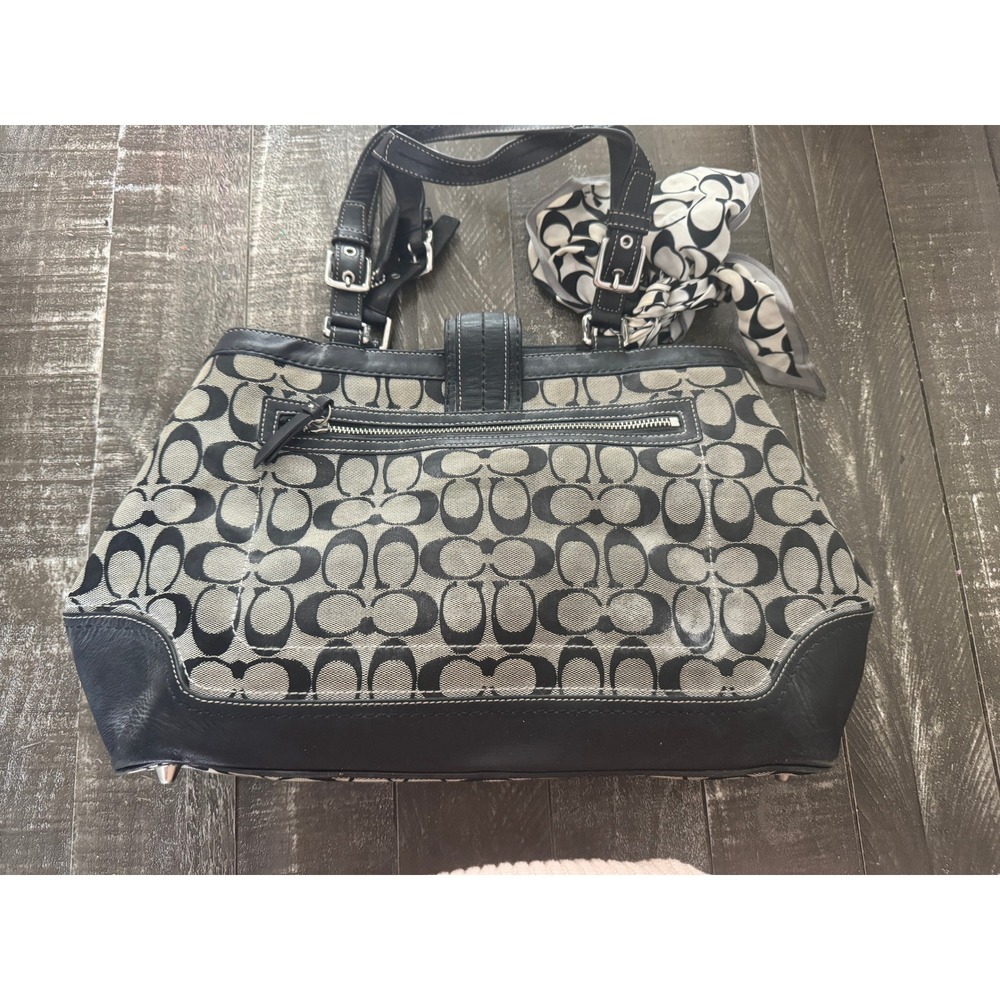 COACH Vintage Y2k Hampton Signature Canvas Shoulder Bag B/W Coach Scarf - Picture 4 of 14